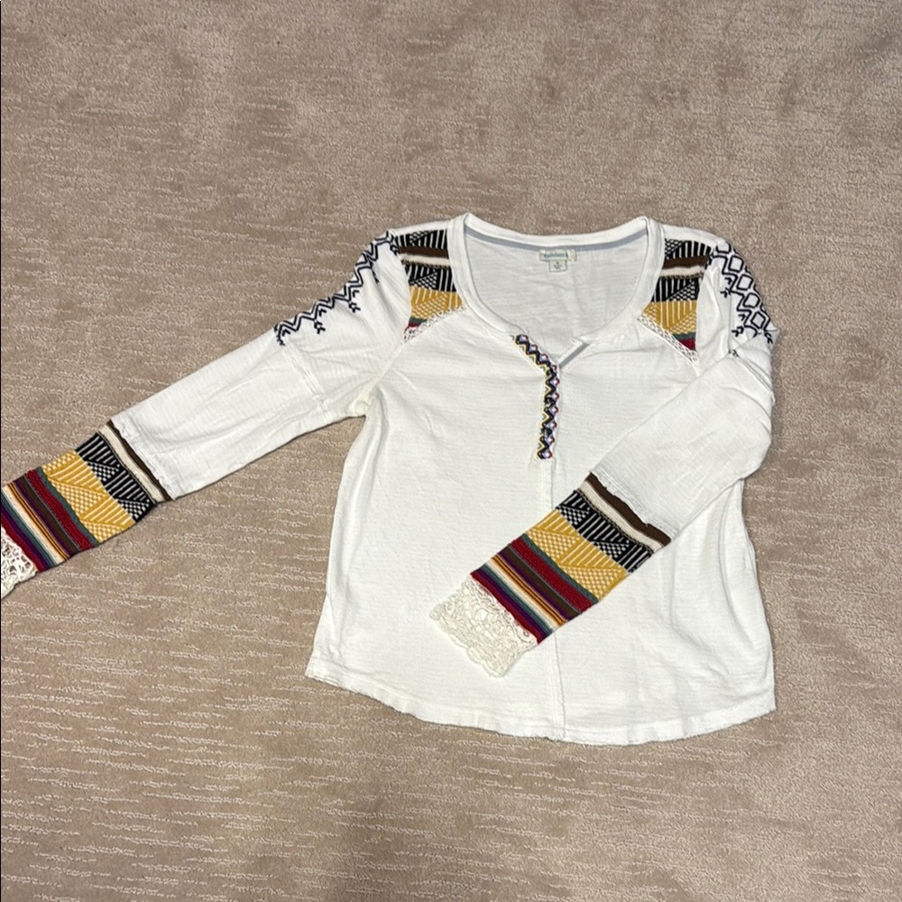 Subdance White and Multicolor Patterned Top